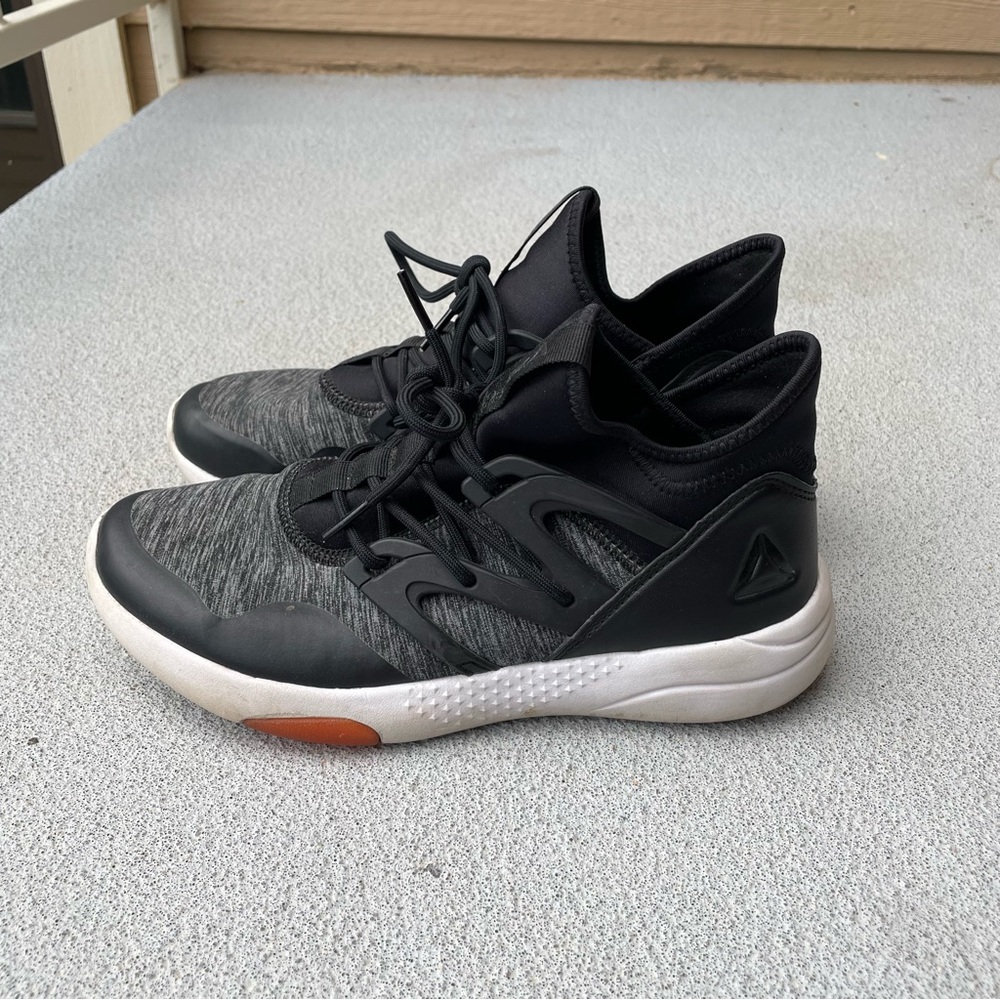 Reebok Hayasu - 7 1/2 (fits 7)